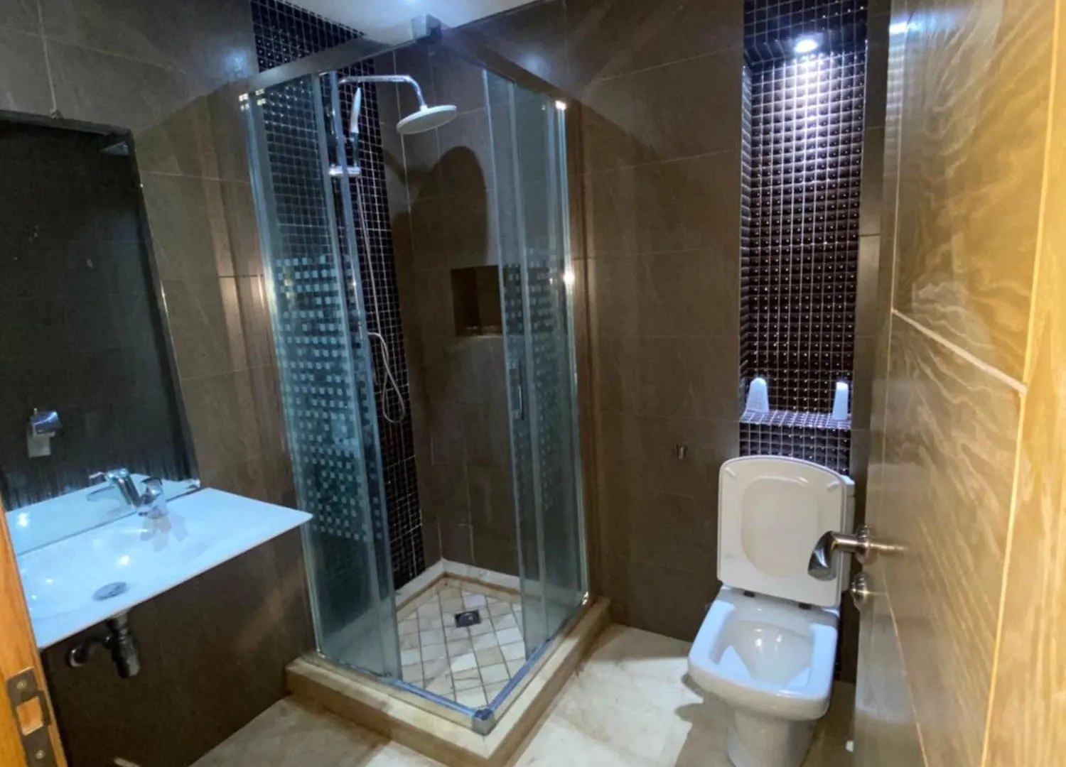 アパート Centre Agadir Avec Piscineアパートメント モロッコ